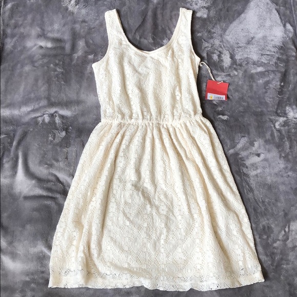 Sleeveless Lace Dress - Picture 1 of 3